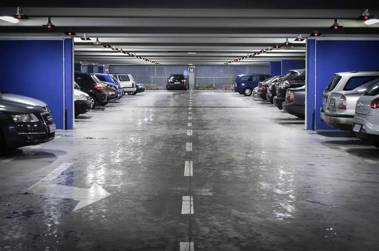 Comment les dimensions des places de parking influencent-elles la rentabilité des garages